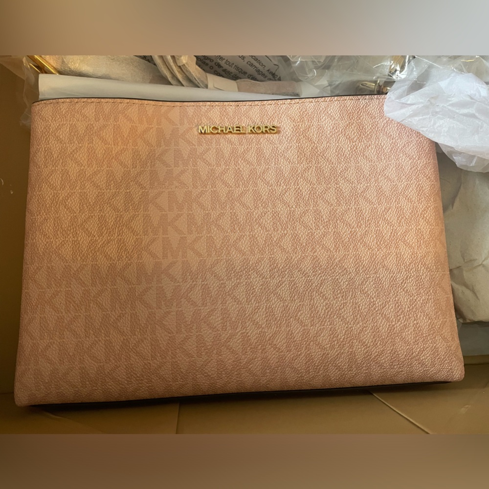 Michael Kors medium Trisha bag with strap. NWB